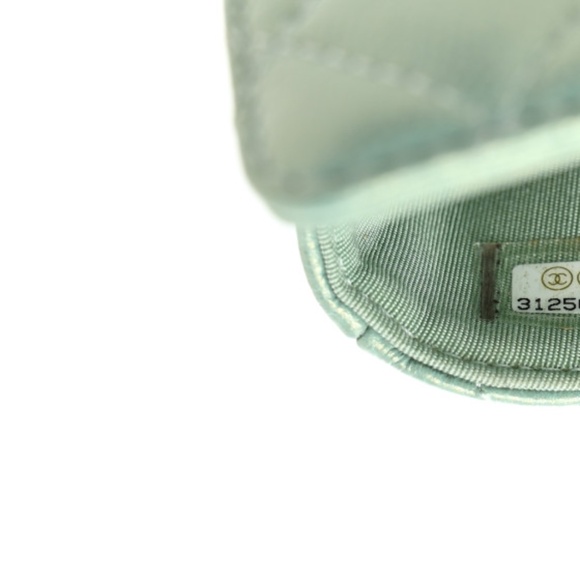 *CHANEL* 2021 Iridescent Pastel Green Caviar Quilted Pearl Coin Purse on Chain - Picture 9 of 10